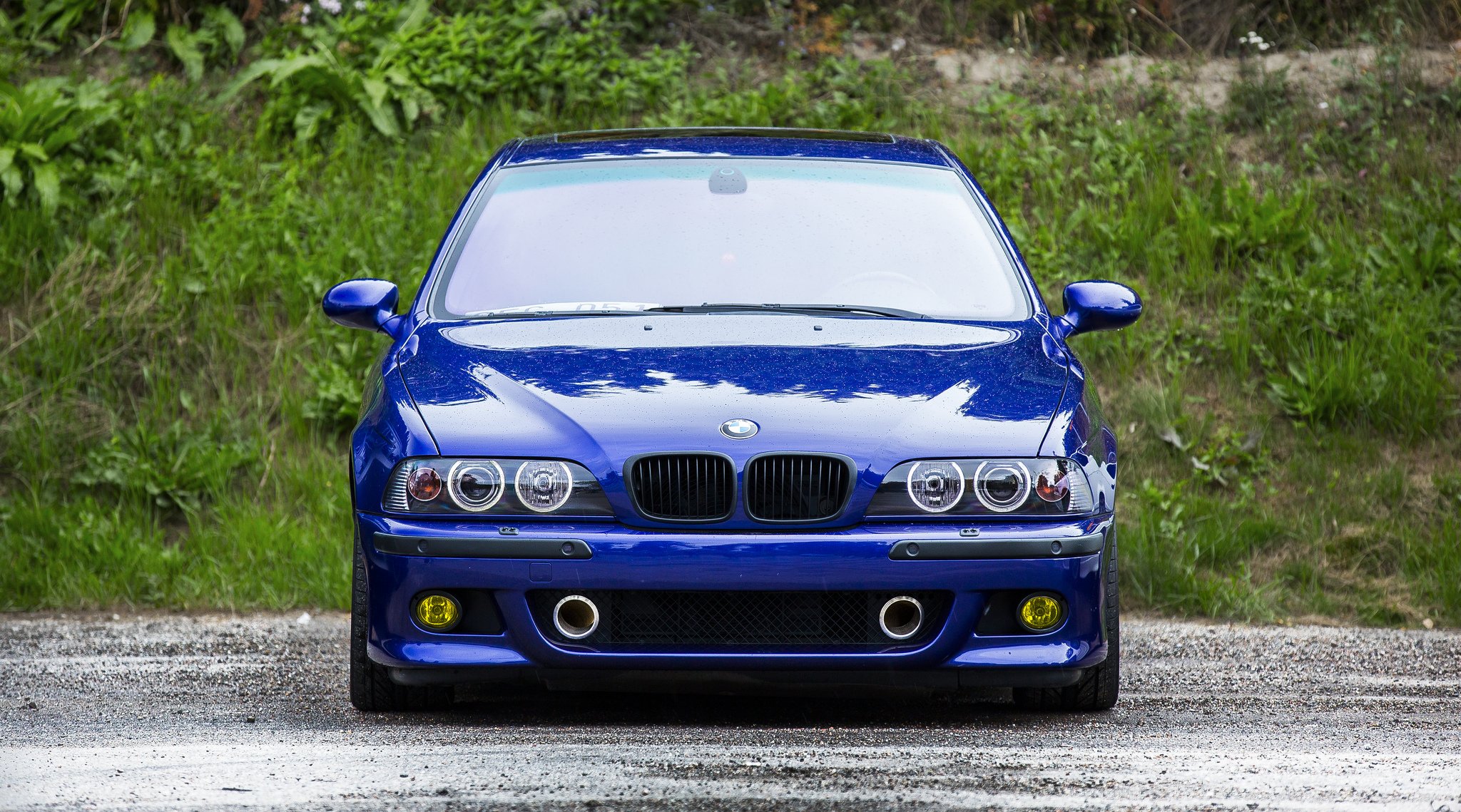 bmw m5 e39 blue bmw front reflection