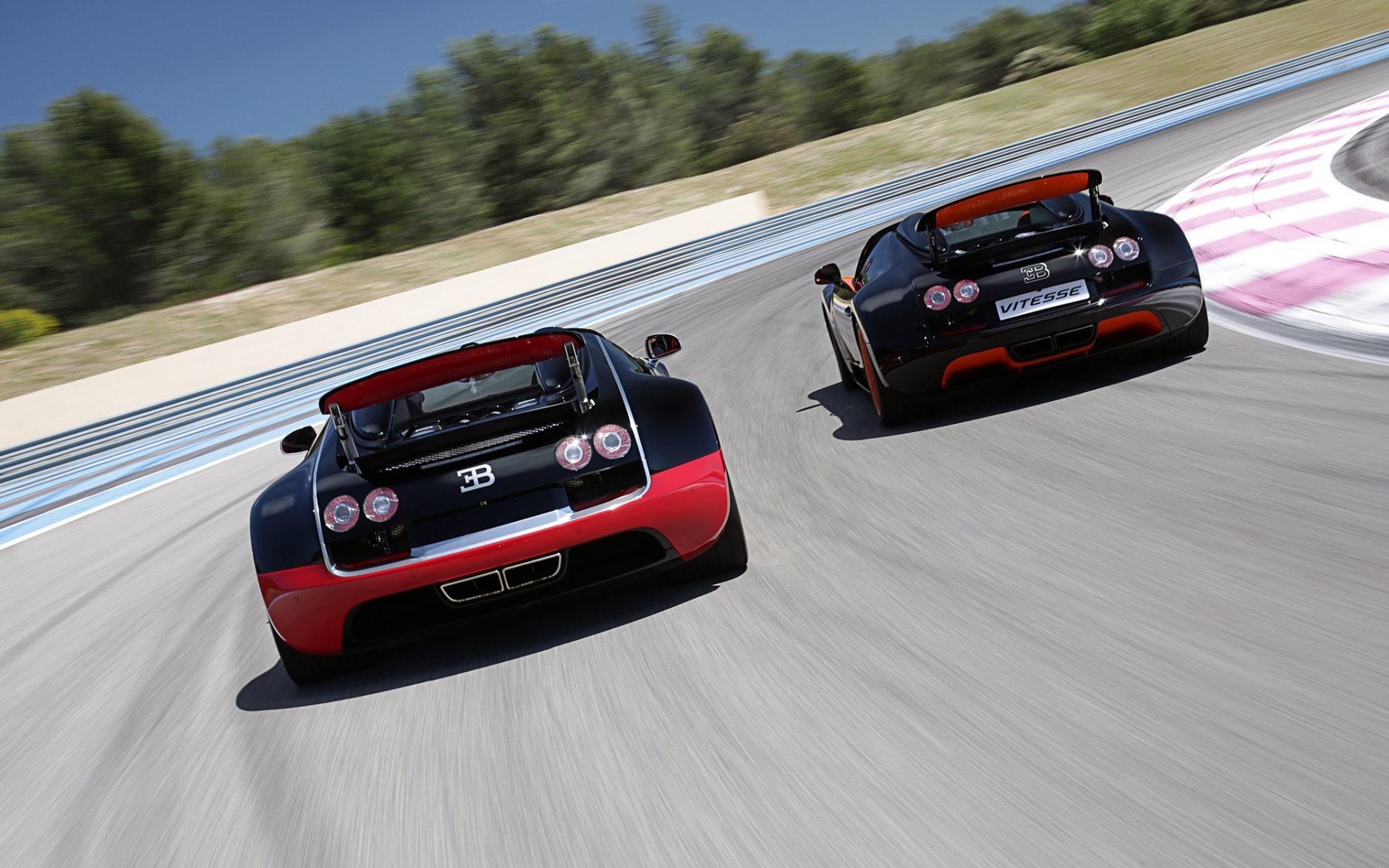 bugatti veyron grand sport roadster vitess und wrc edition bugatti veyron supercar rennstrecke rückansicht