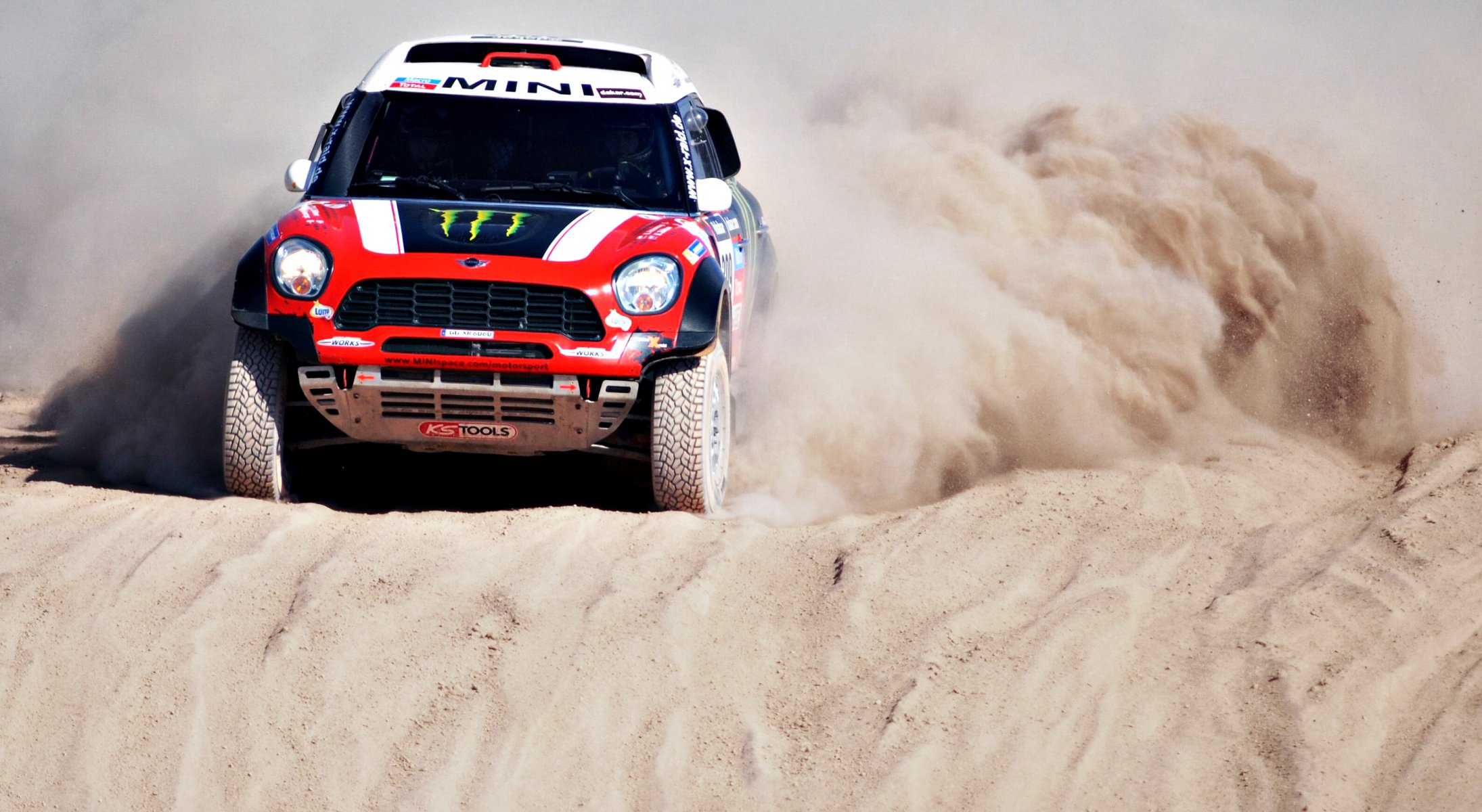 mini mini cooper mini dakar x-raid rallye vue latérale suv dune sable 2014 course sport avant rouge phares