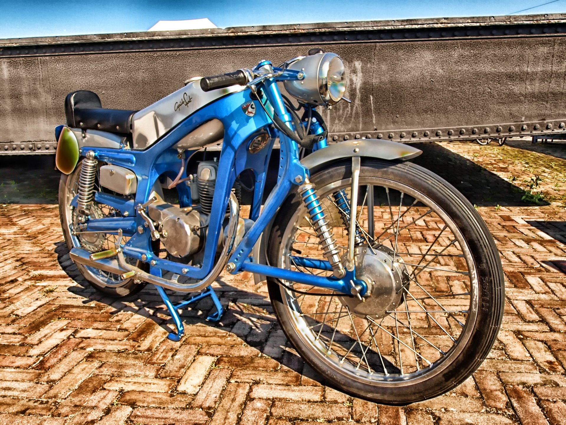 capella deporte motocicleta retro vintage marco rueda estilo vieja escuela vintage