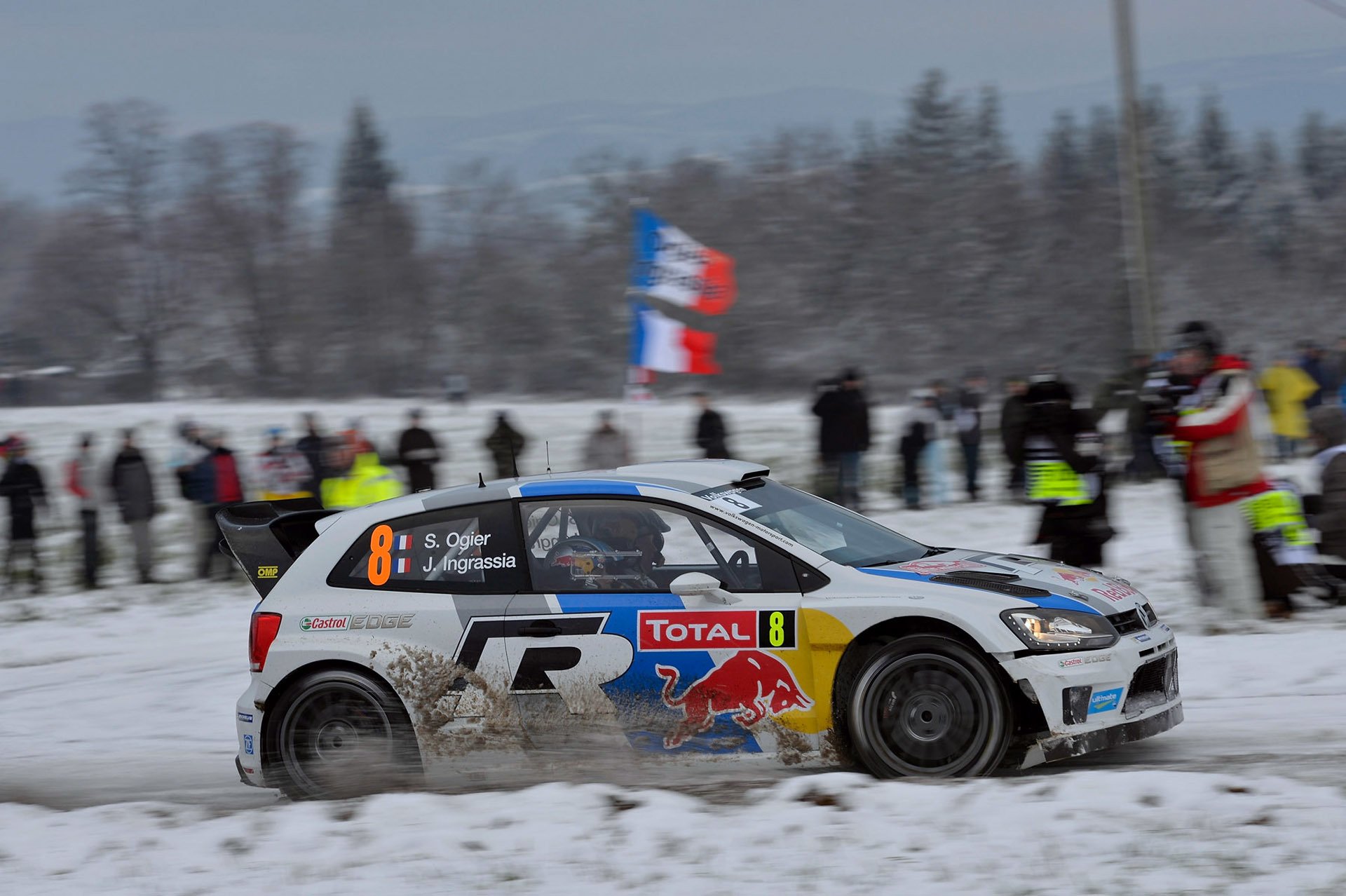 volkswagen polo wrc rally sport auto rally neve inverno bianco auto toro rosso sébastien ogier julien ingrassia vista laterale persone