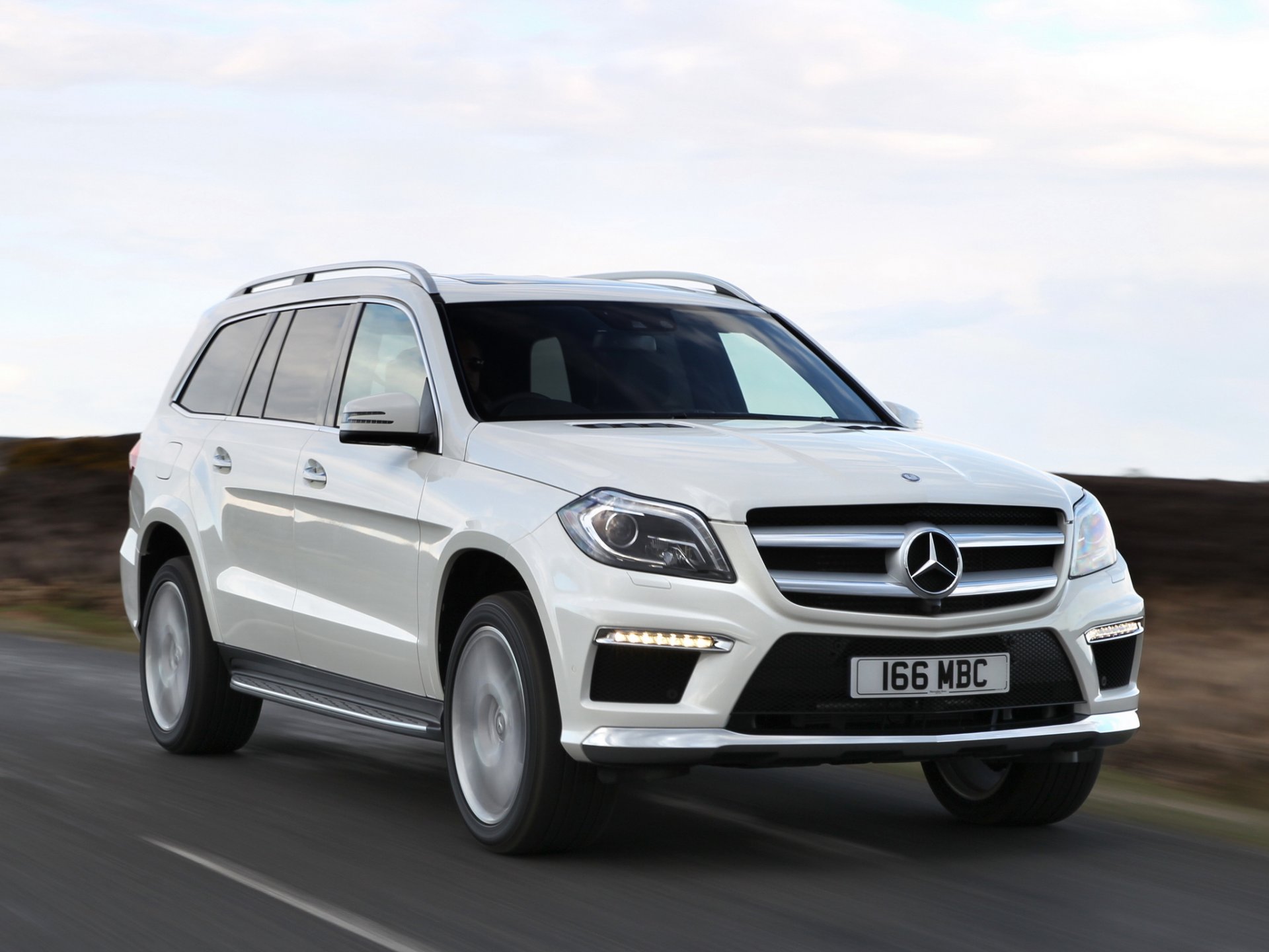 mercedes-benz gl 350 bluetec amg sportpaket straße auto unterwegs