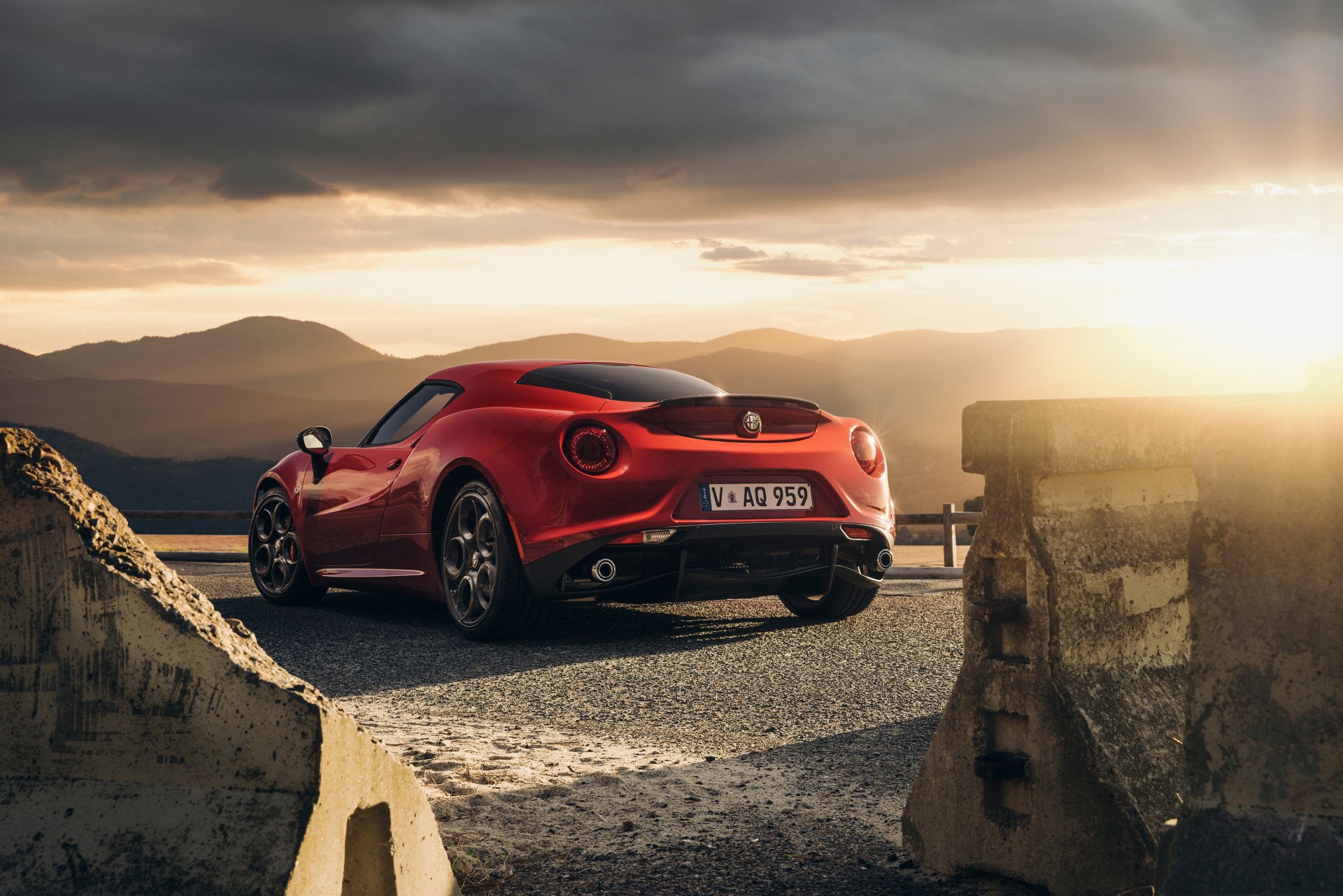 alfa romeo 4c lanzamiento edición 2015 deporte coche rojo puesta de sol trasero