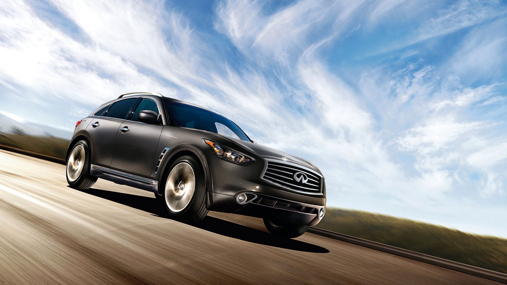 infiniti fx35 suv sport utility vehicle räder fließheck scheinwerfer emblem himmel wolken straße