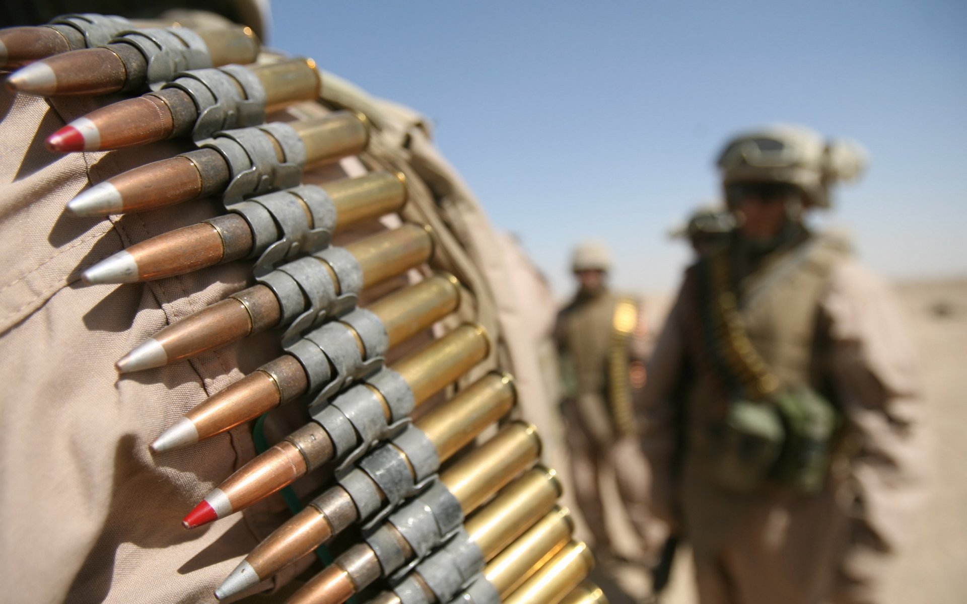 munitions gros plan soldats balles