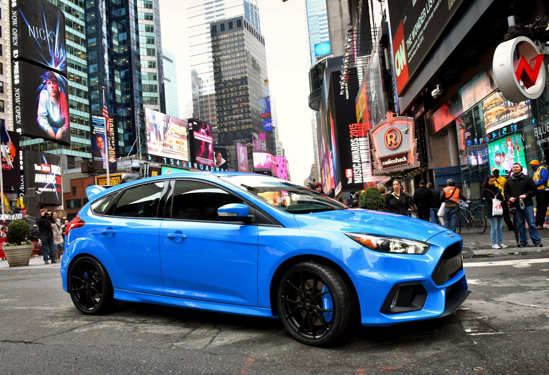 2015 ford focus rs usa-spec focus blue city people