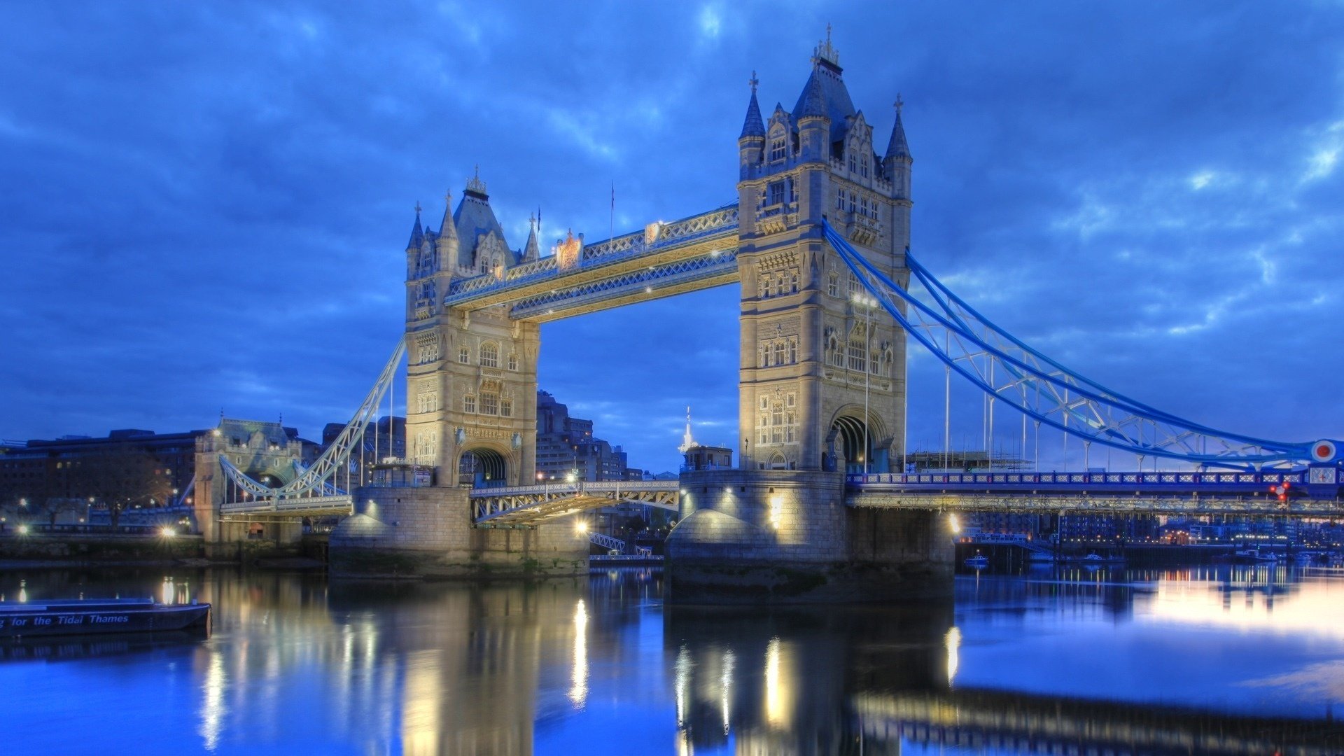 londyn tower bridge tamiza anglia noc mosty nocne niebo światła miast