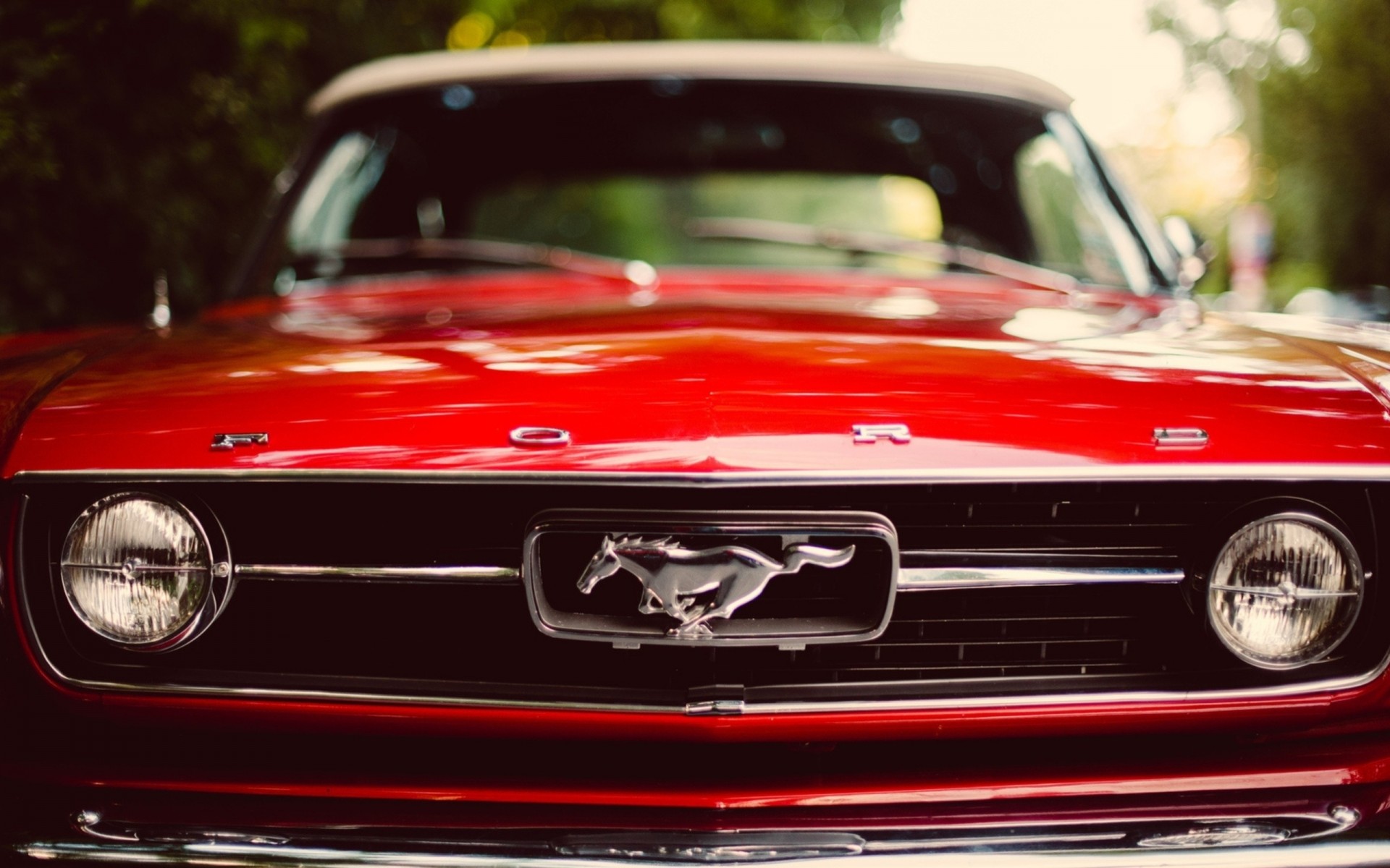 auto ford mustang rouge