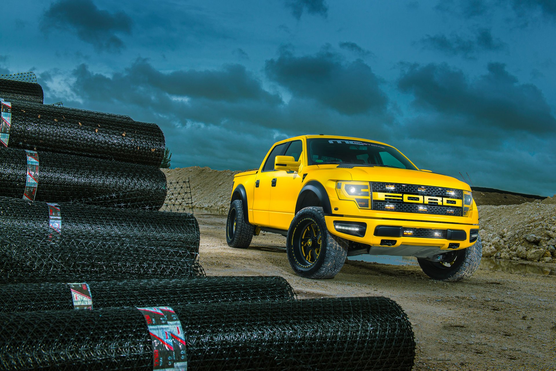 ford f-150 raptortrax jaune pistolet mc des douanes