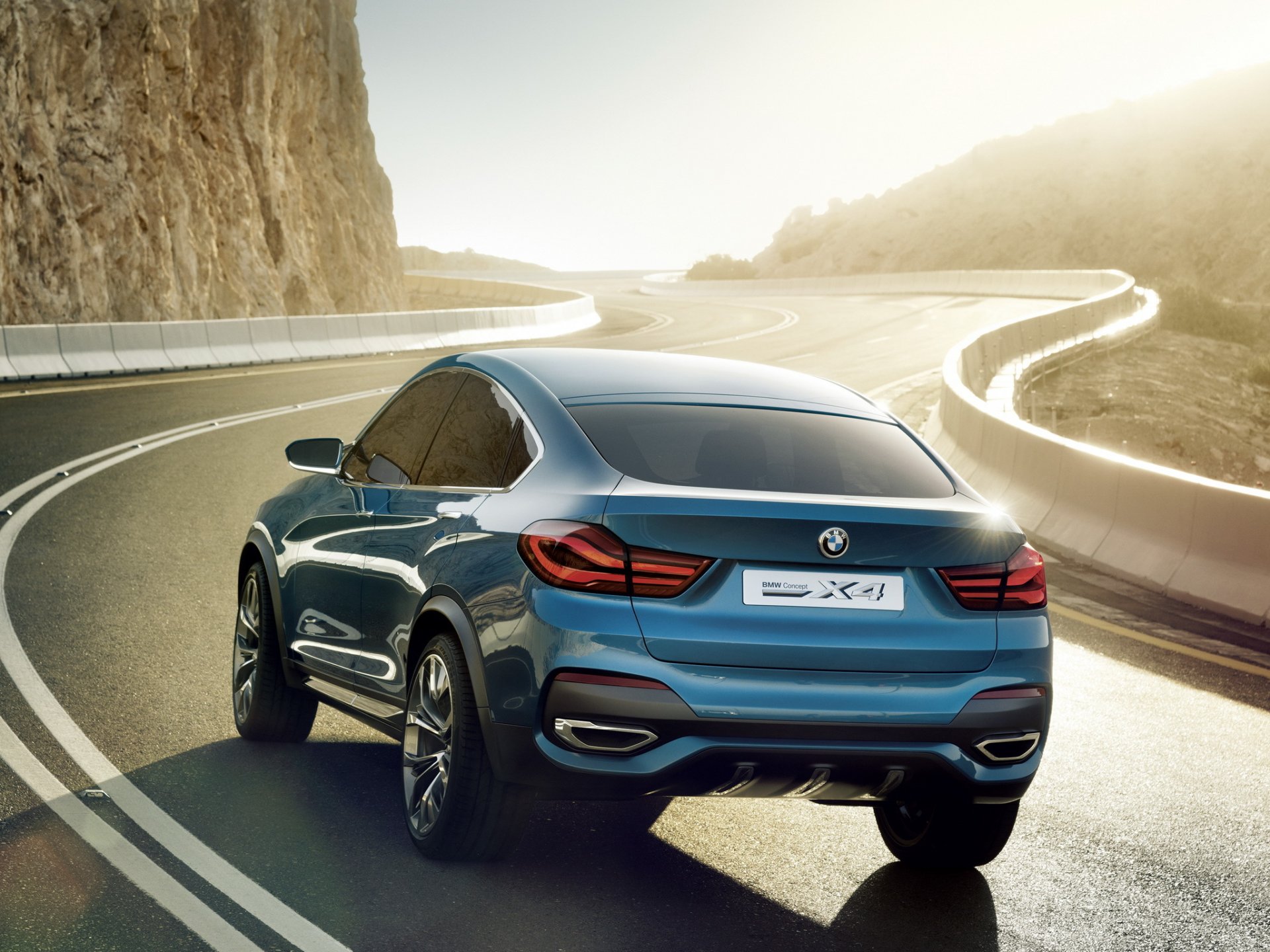 bmw x4 concetto concetto vista posteriore strada