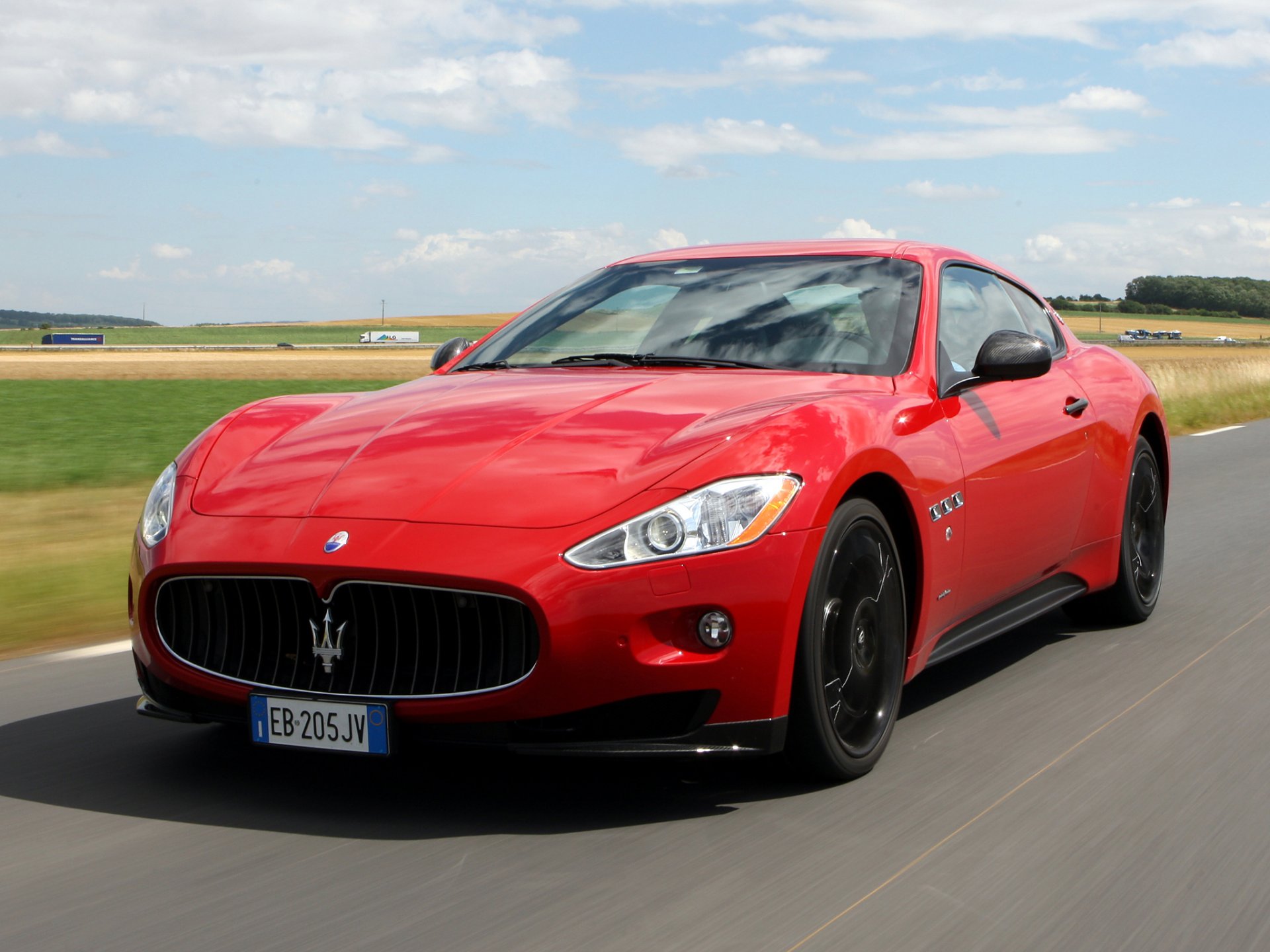 maserati granturismo s mc sport line auto anteriore rosso