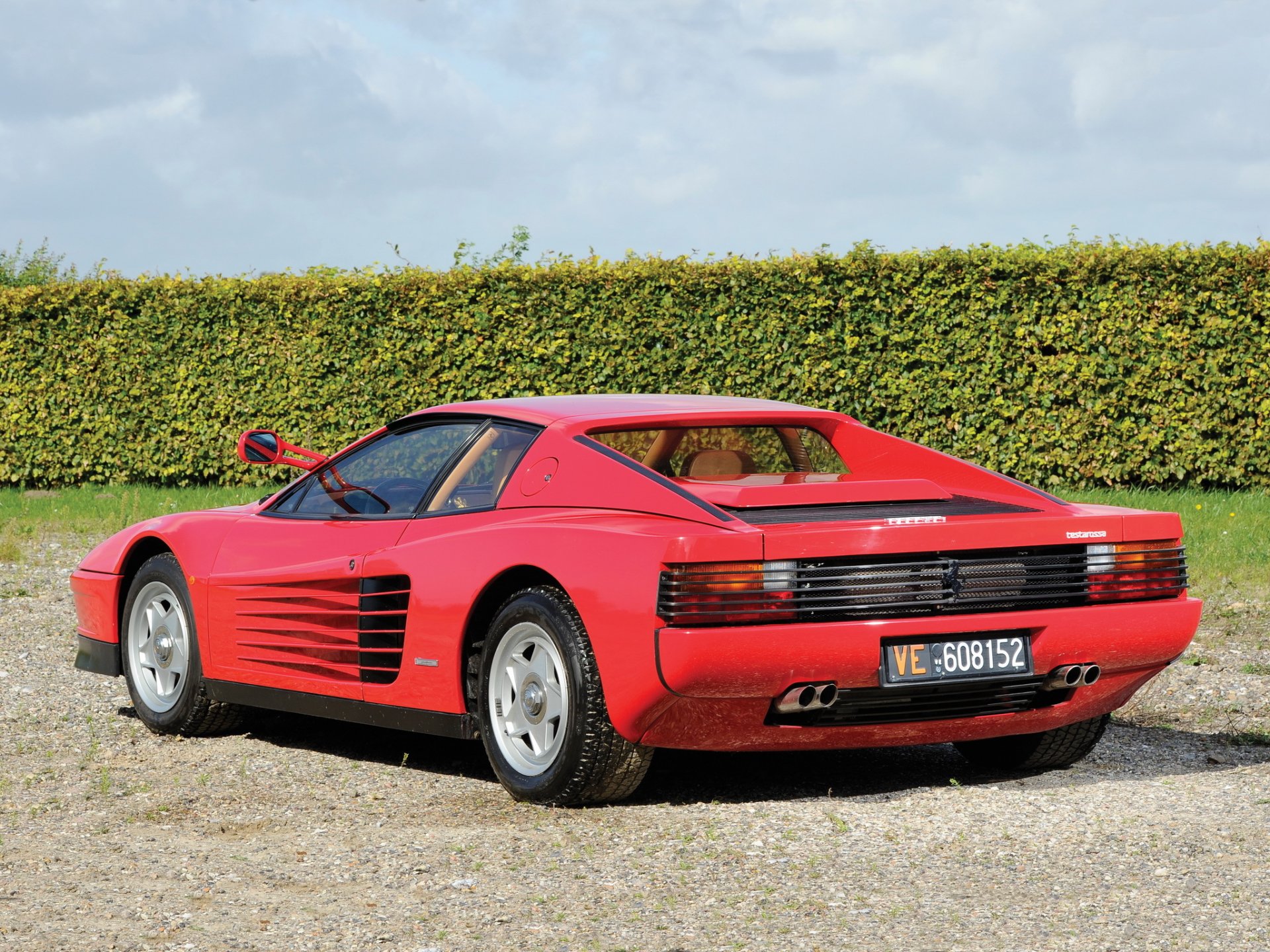 ferrari testarossa macchina vista posteriore