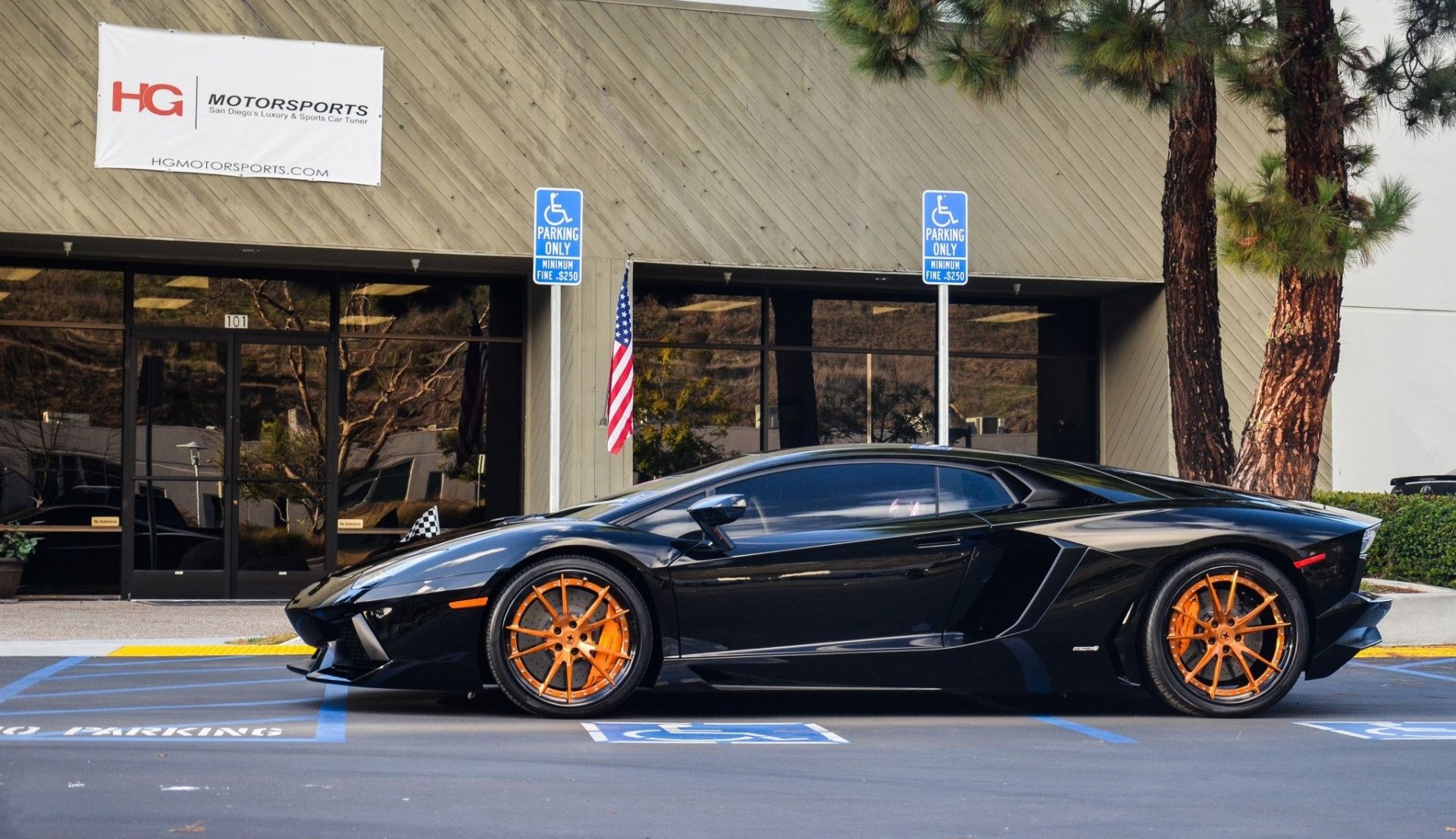 lamborghini aventador lp700-4 blackblamborghini aventador profil pomarańczowe felgi