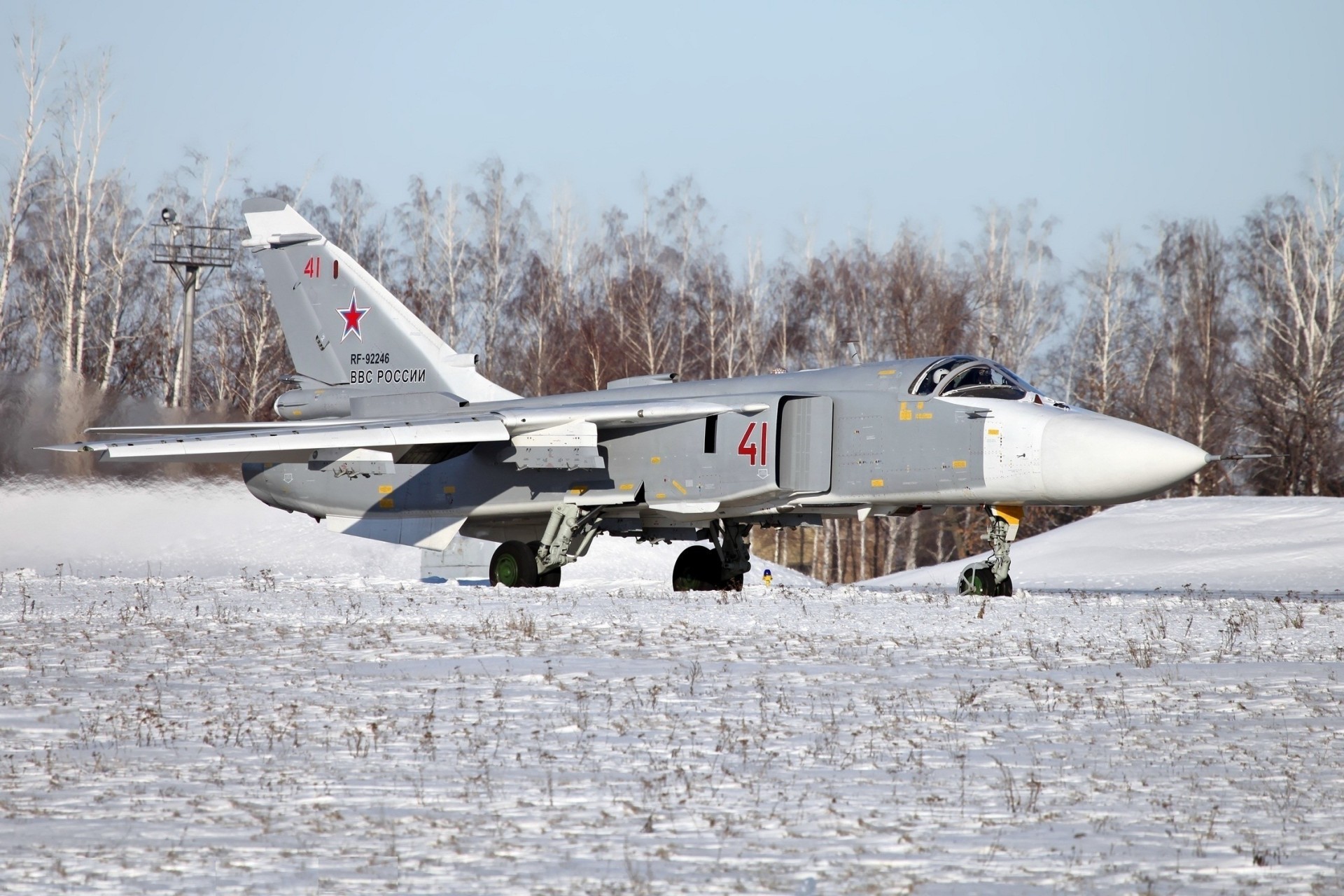 aereo decollo bombardiere prima linea su-24