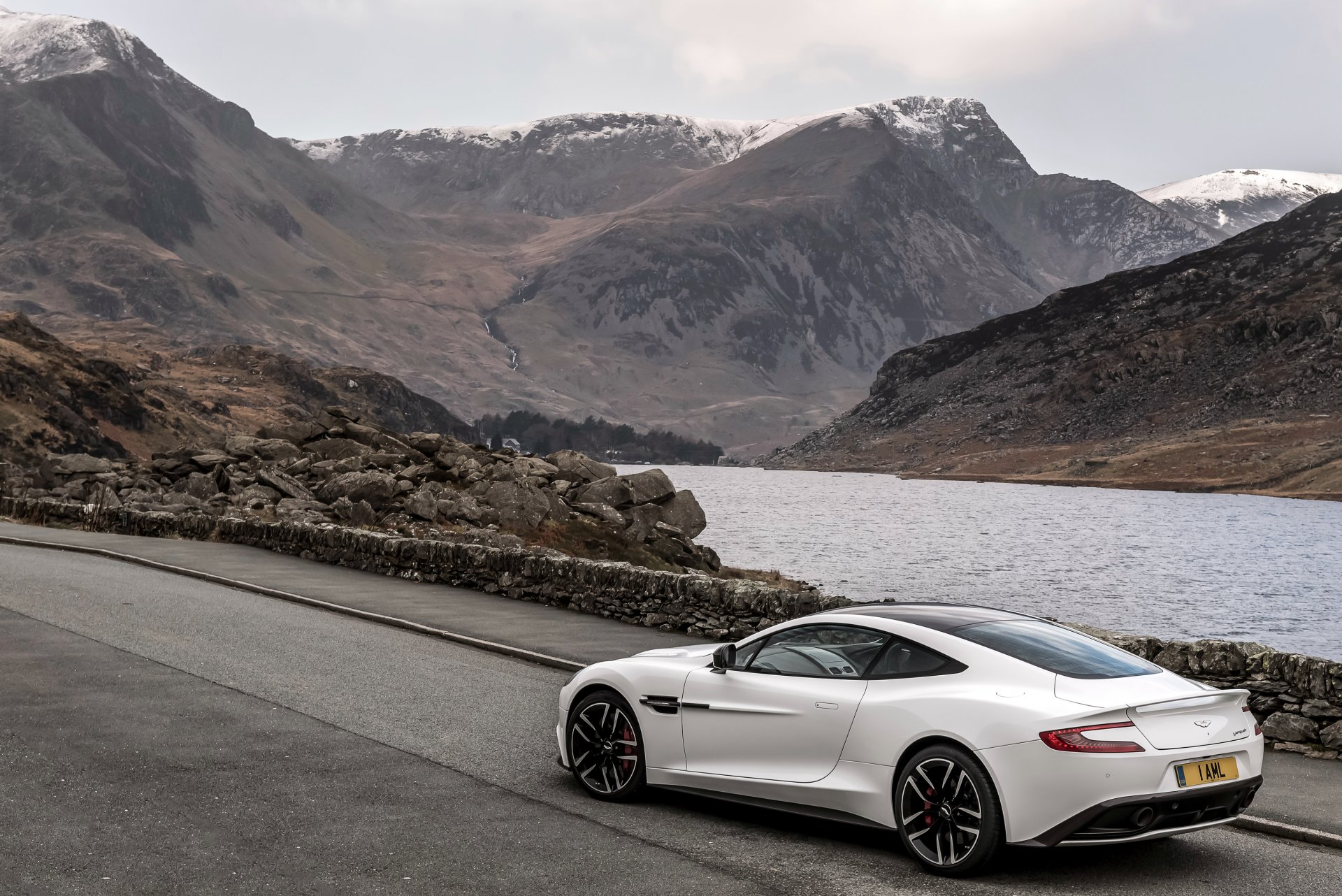 2014 aston martin vanquish carbonio bianco regno unito-spec aston martin vanquish