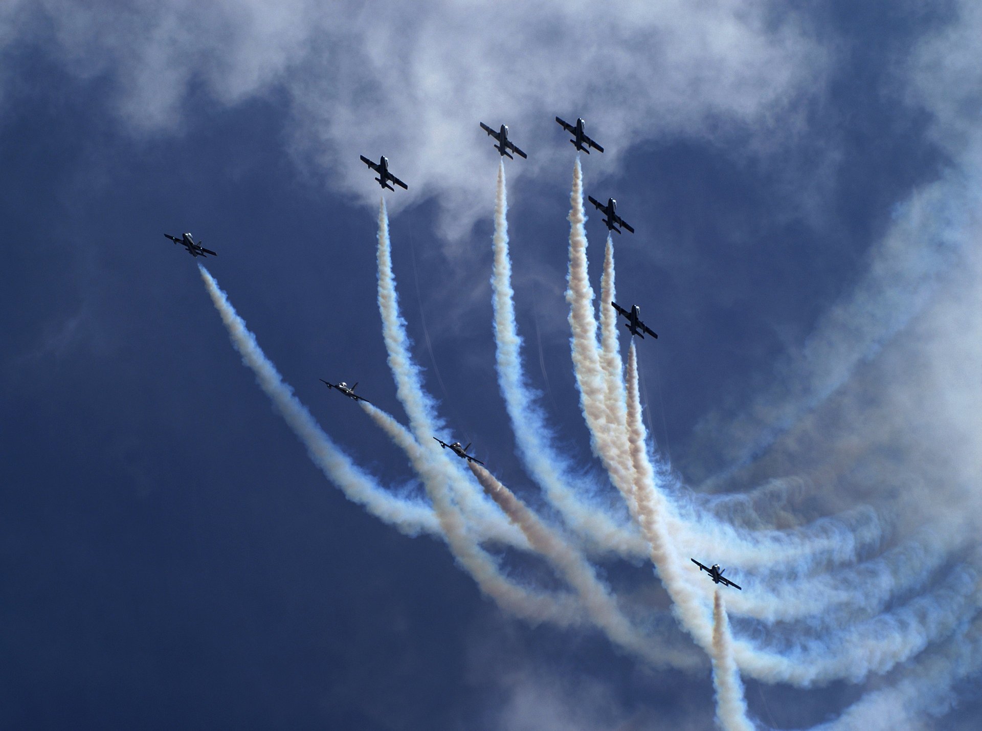 plumes the sky aircraft the show speech tricks the air speed clouds air aerobatics air transport