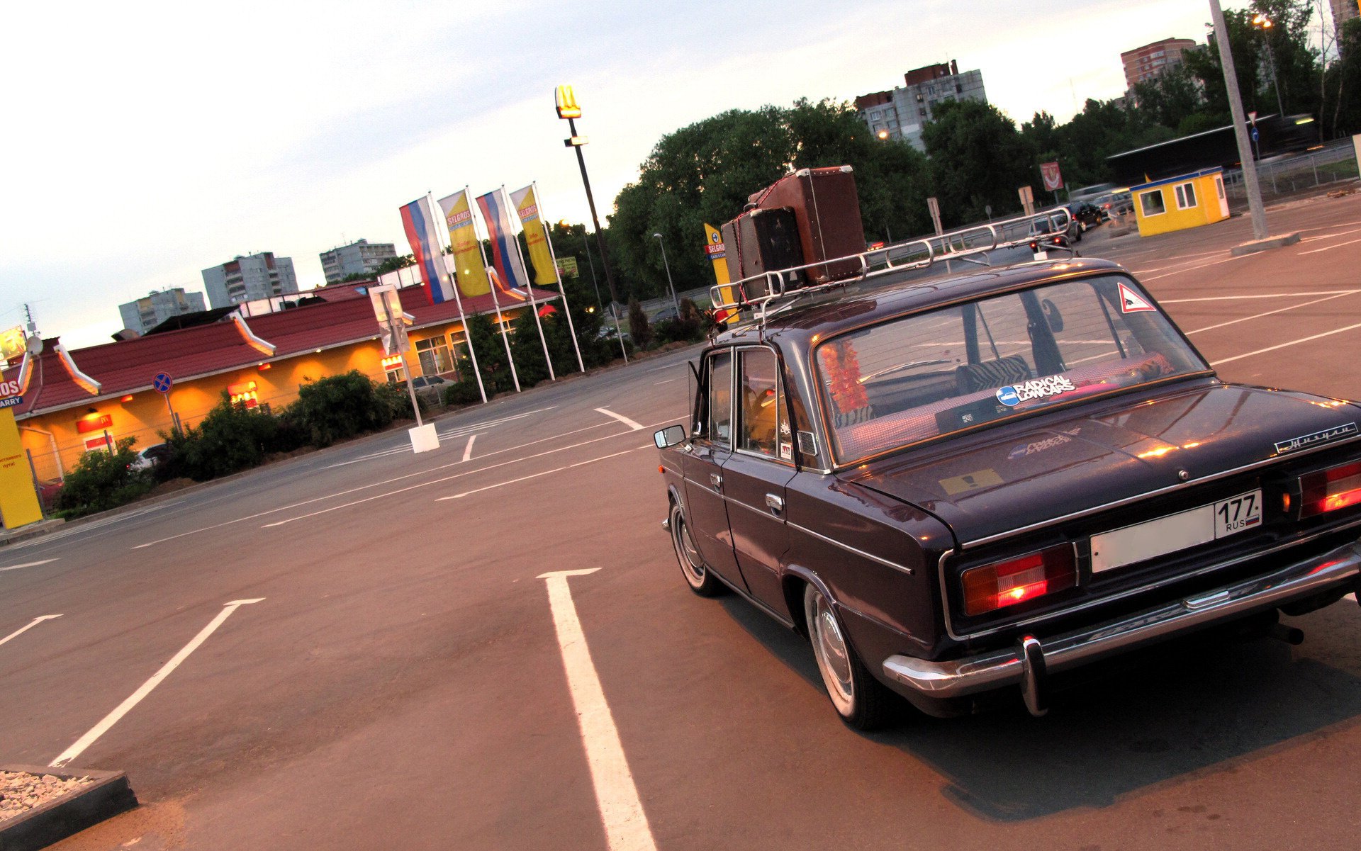 lada 2106 lada vaz vaz road cafe parking light passenger cars cities transport auto motor transport