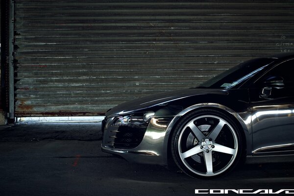 Concavo audi R8 cromo en el garaje