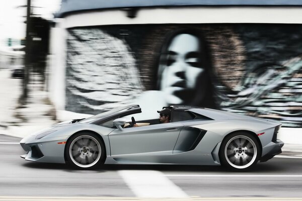 Lamborghini Advent Advent Ador auf Graffiti-Hintergrund