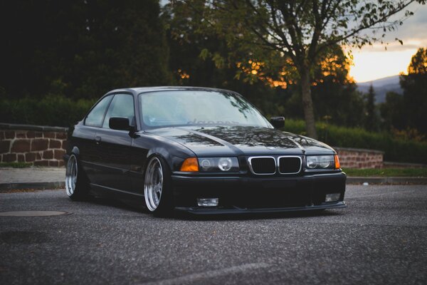 Bmw es oldschool. Viejo bueno, pero no menos hermoso y maravilloso. Poderoso y juguetón, el sueño de todos