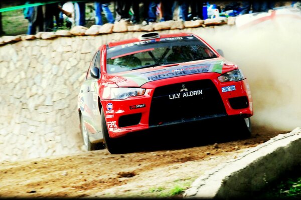 Coche de carreras de Rally mitsubishi