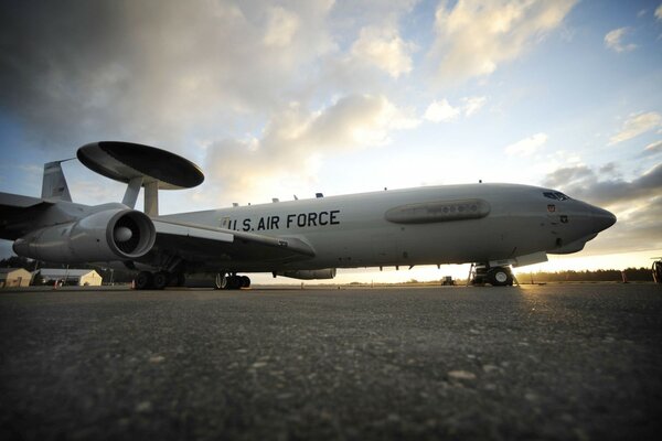 Advance on the runway against the sky