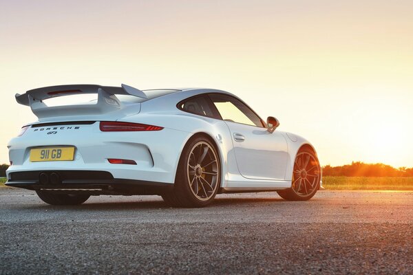 Porsche británico blanco 2014