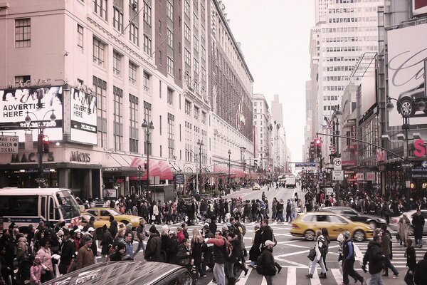 L incrocio trafficato di New York si è congelato