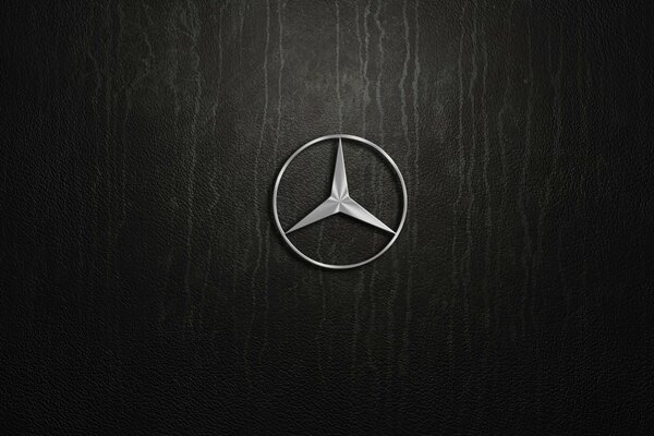 Mercedes-Firmenzeichen. Sieht auf dem Desktop schön aus und gibt einen Anreiz, nach Perfektion zu streben