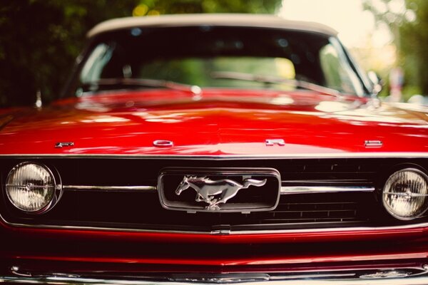 Coche rojo Ford Mustang