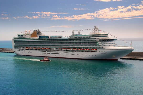 Cruise ship crosses the sea