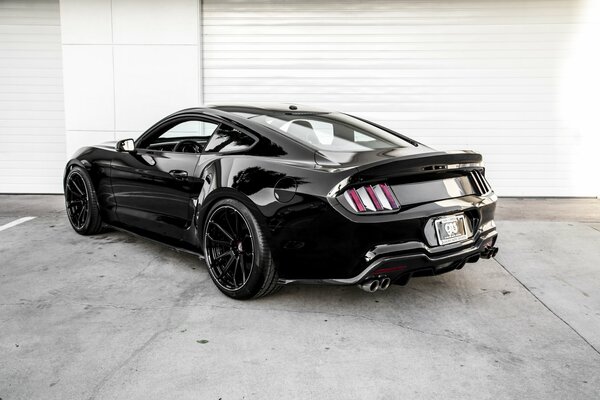 Ford Mustang noir sport