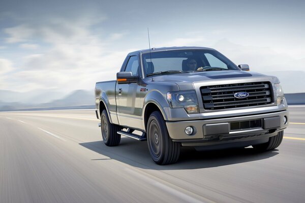 Jeep Ford en carretera plana