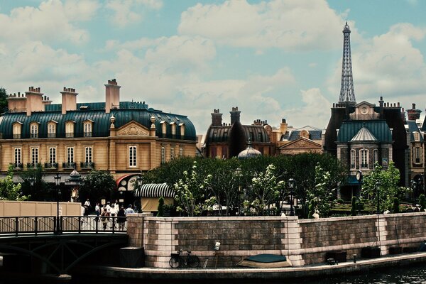 Charming architecture of the French embankment