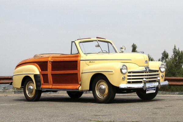 Classique cabriolet pas sorti sur le convoyeur