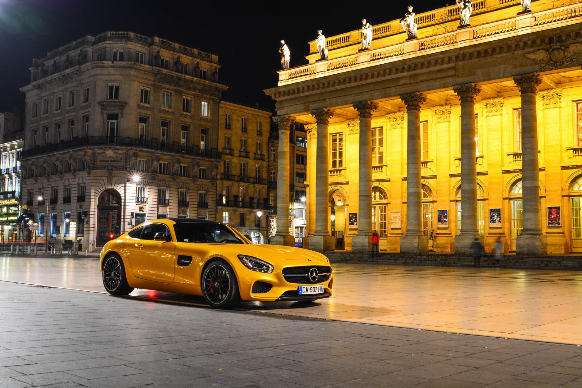 mercedes-benz amg gt s 2015 г. желтый суперкар передние ночь место площадь