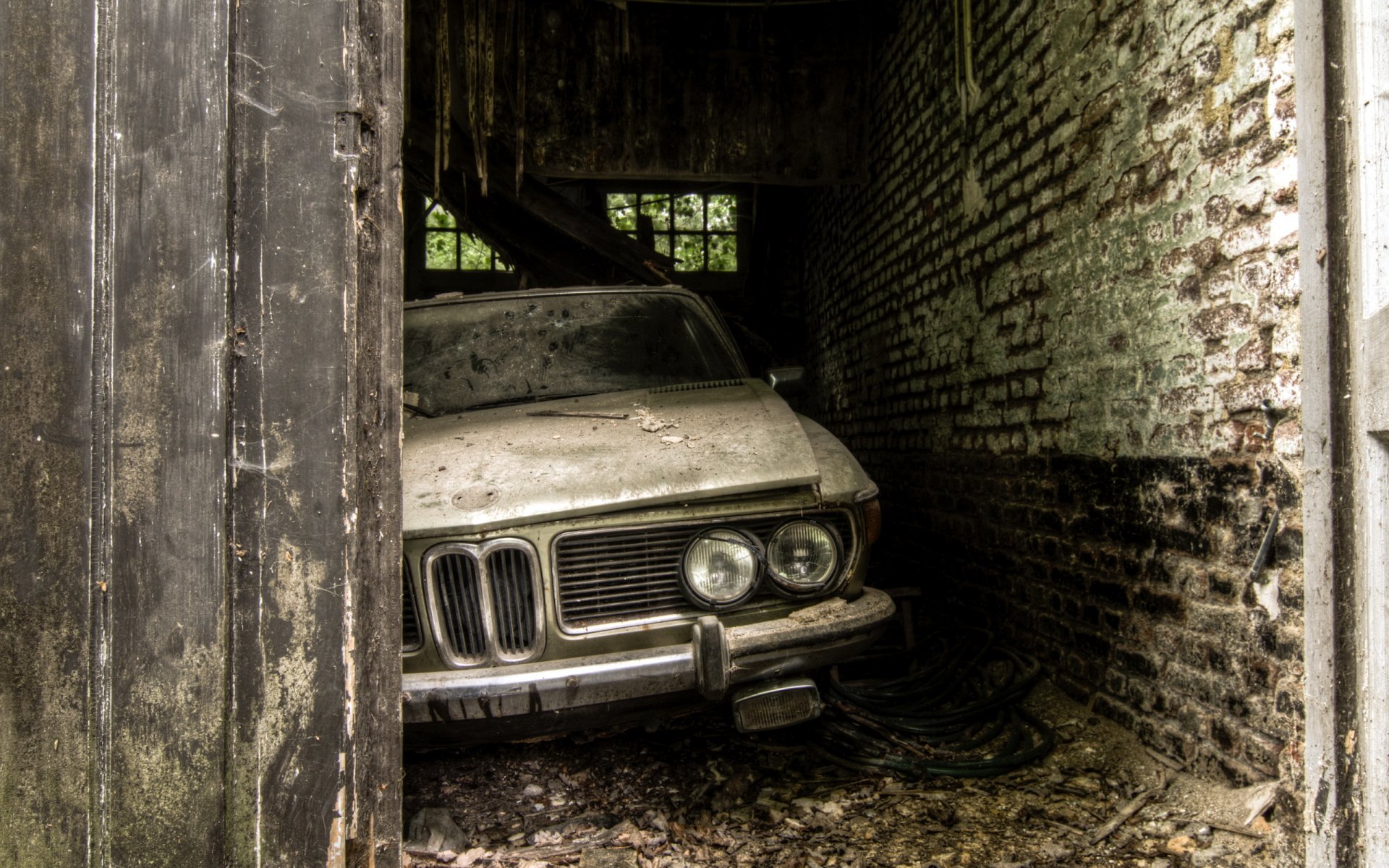 voiture ferraille garage