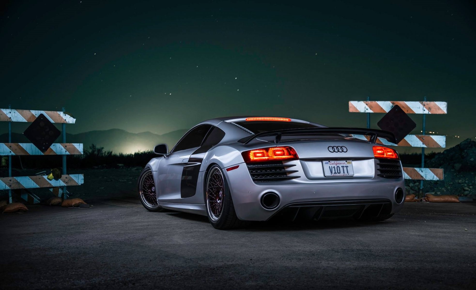 audi r8 v10 arrière ciel étoiles spoiler sur mesure voiture de sport argent