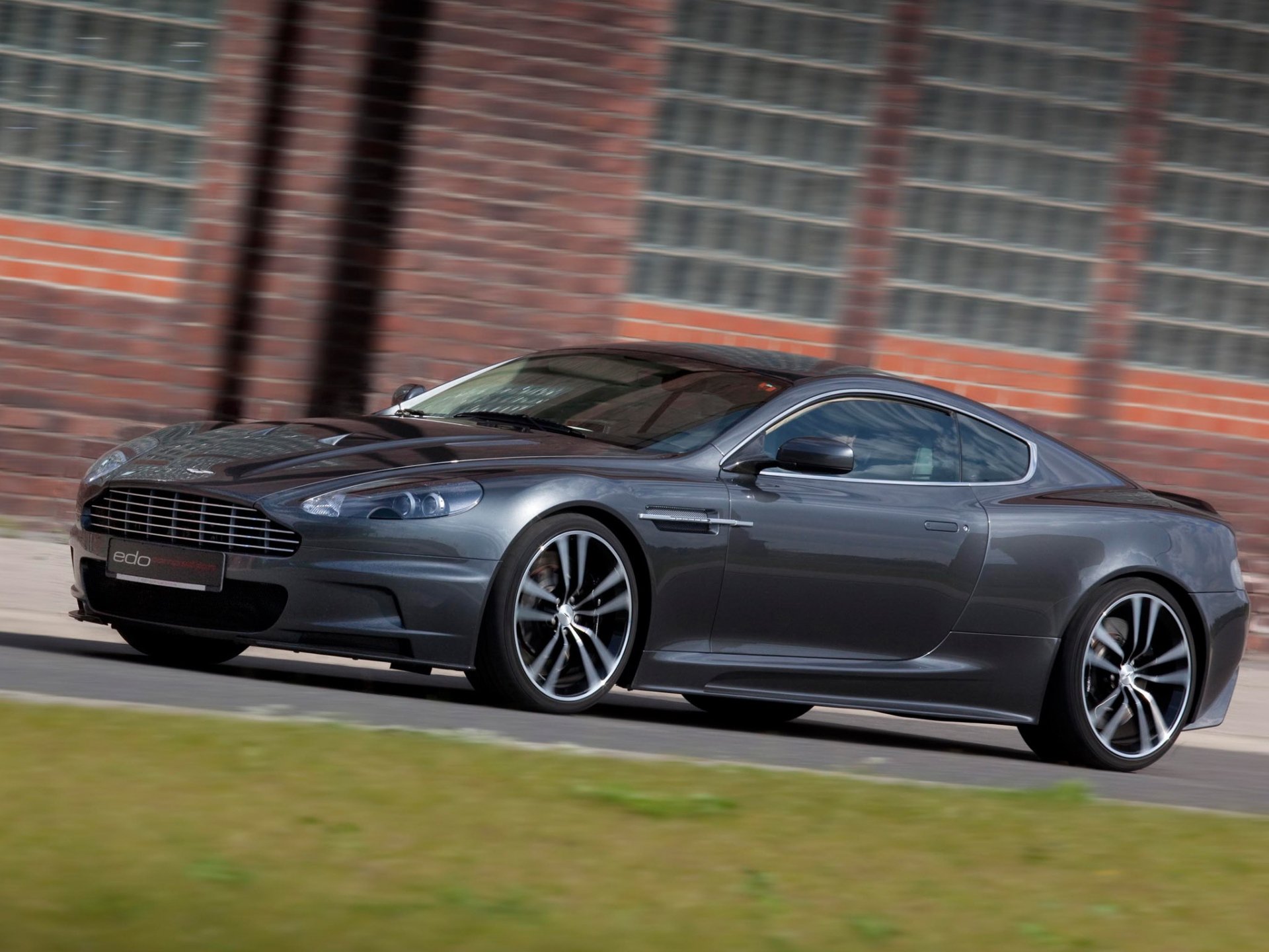 edo competition aston martin dbs автомобиль тюнинг черный