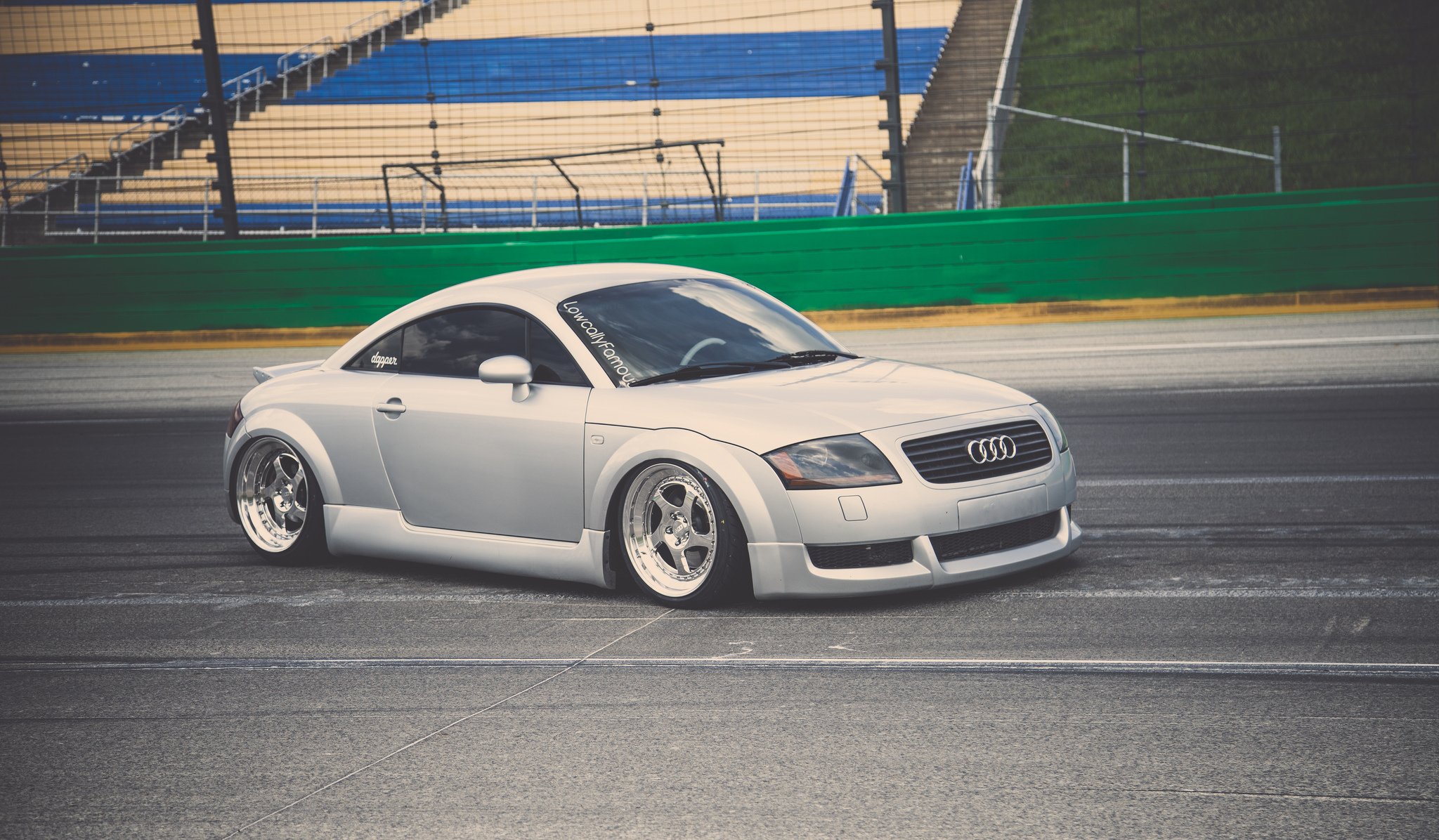 audi tt position audi voiture de sport argent tuning