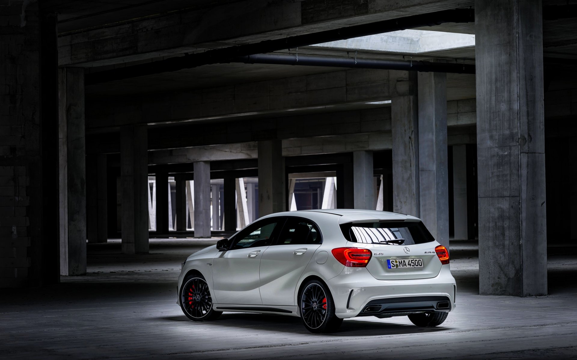 mercedes-benz amg blanc voiture bâtiment roues corps