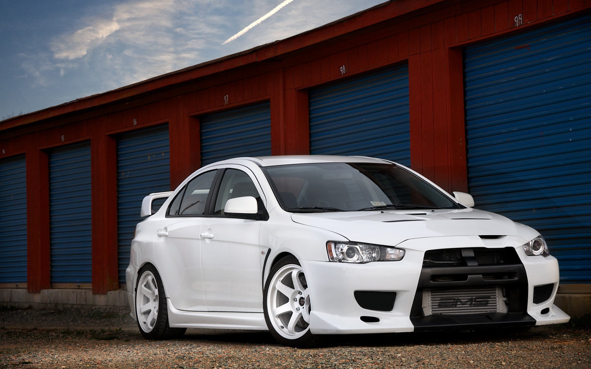 mitsubishi lancer evo x auto lancer auto foto evolution auto bianco mitsubishi parcheggio garage cielo sfondo tuning automobili trasporto veicoli