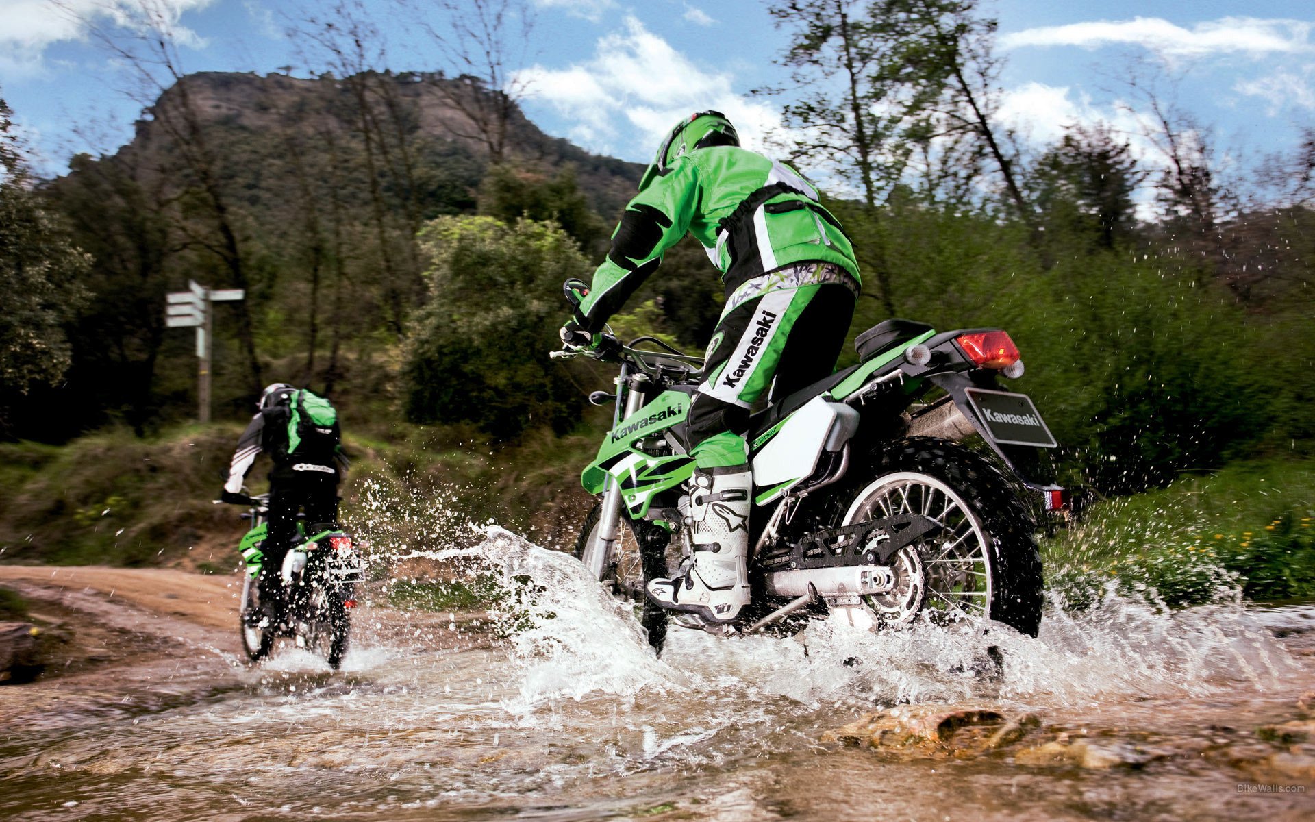 moto kawasaki fahrräder straße bach wald spritzer motorsport sport motocross himmel landschaft