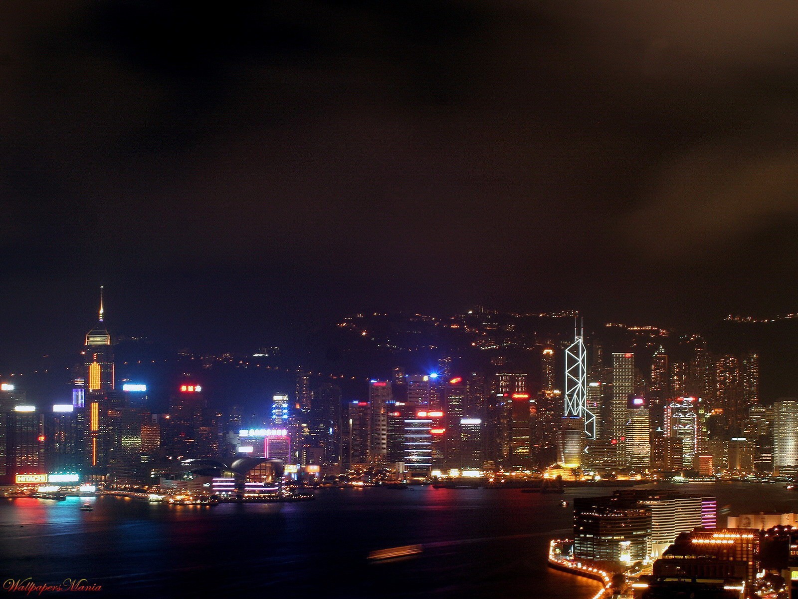 luces noche rascacielos neón hong kong