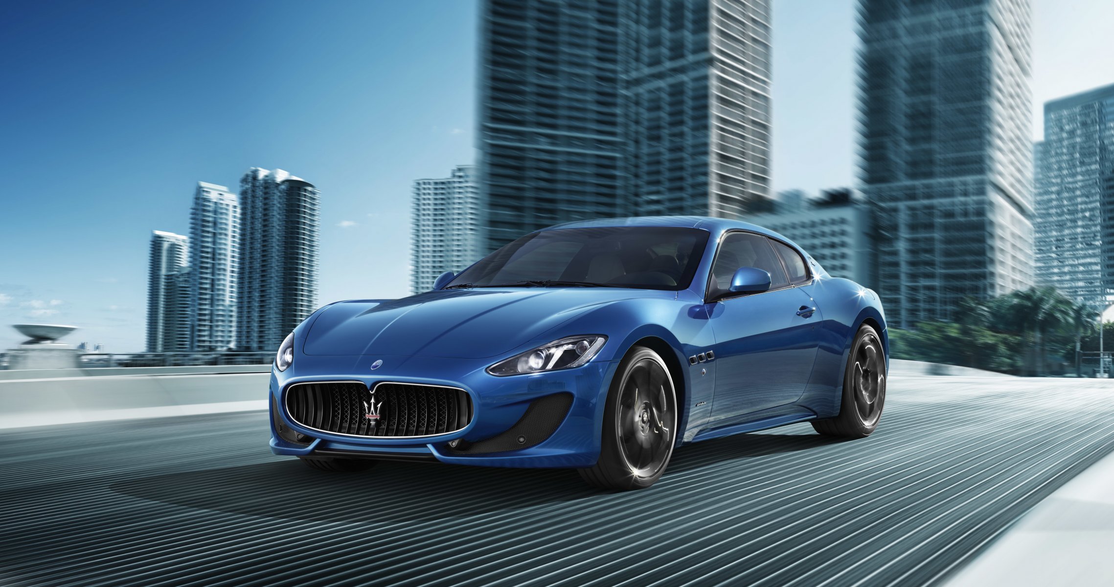 samochód maserati granturismo sport niebieski maserati granturismo supersamochód miasto ruch droga