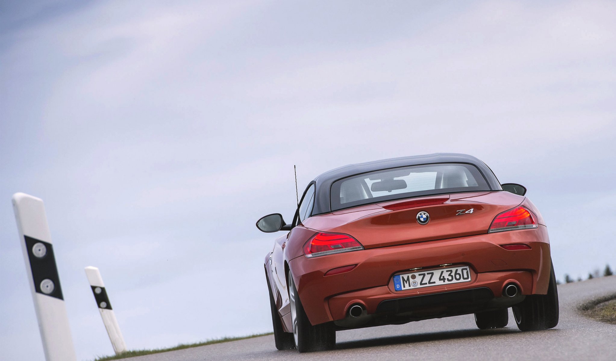 bmw z4 roadster auto bmw rückansicht orange straße boomer asphalt in bewegung