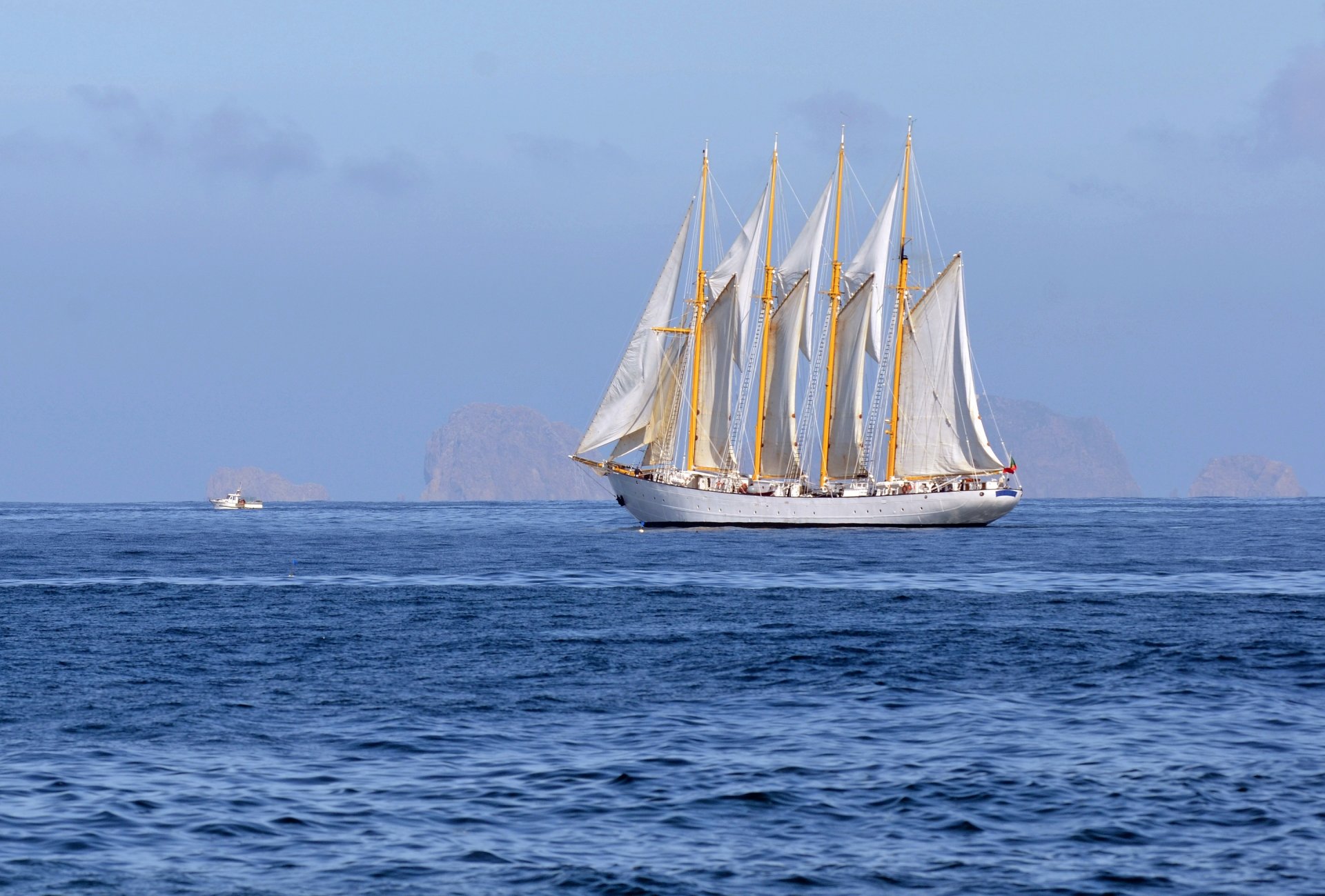 islas farilhoes portugal océano atlántico ouam creoula islas farlichus velero barco rocas océano