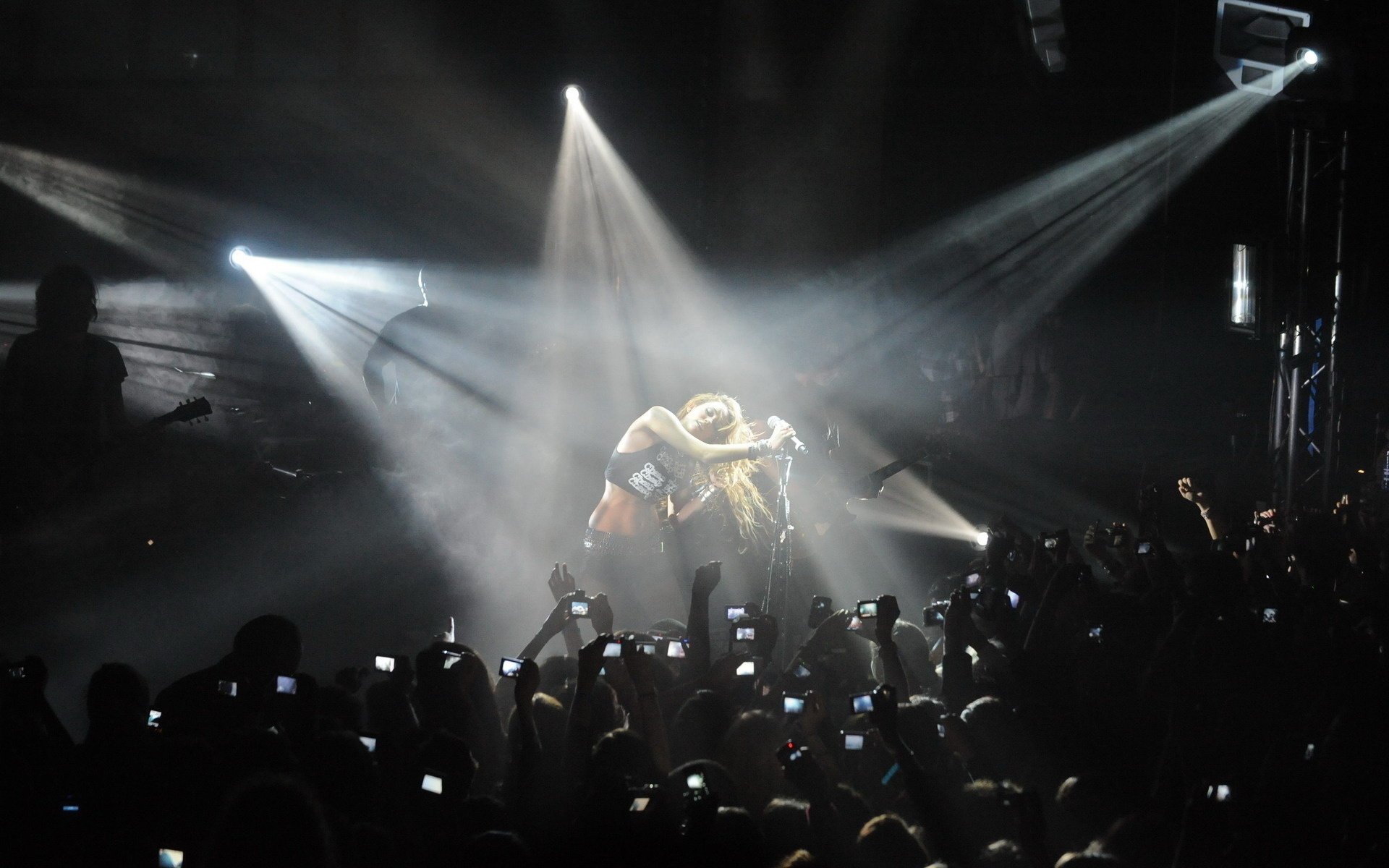 concert spectateurs lumière miley cyru