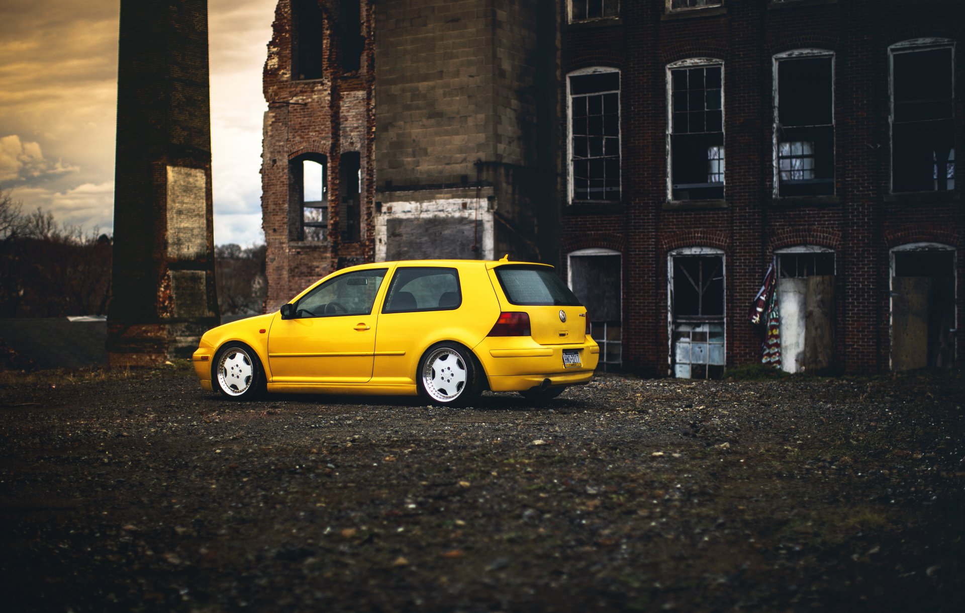 volkswagen golf mk4 volkswagen żółty