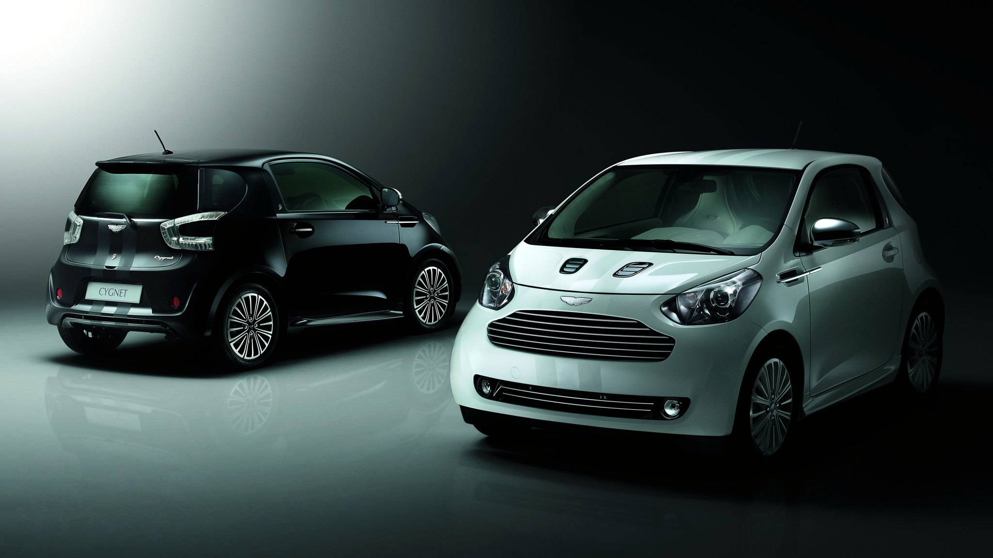 aston martin cygnet dwa czarny biały